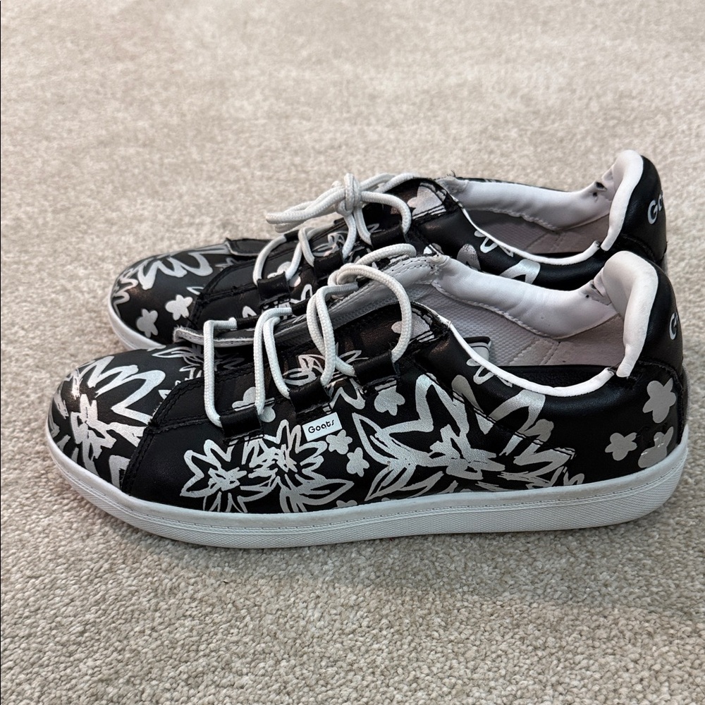 Women’s Stylish Black and White Goats Leather Sneakers Shoes Size 8.5